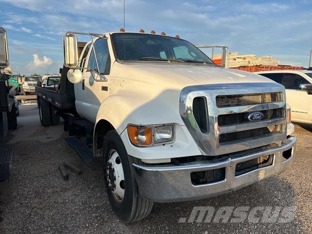 Ford F-750 Tovornjaki s kesonom/platojem