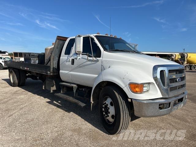 Ford F-750 Tovornjaki s kesonom/platojem
