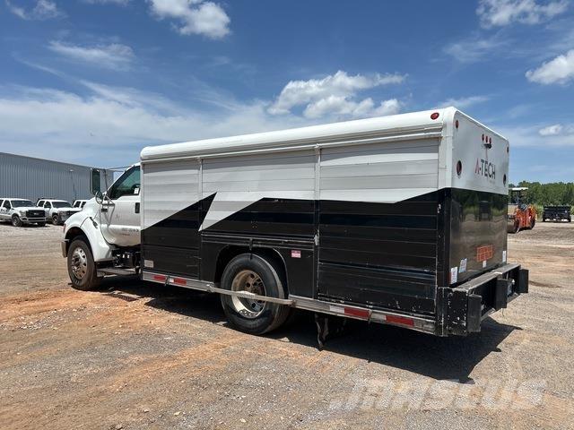 Ford F-750 Tovornjaki cisterne