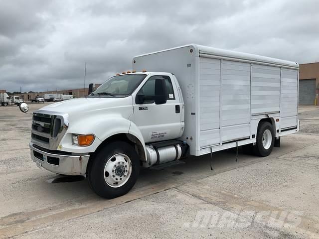 Ford F-750 Tovornjaki za prevoz pijač