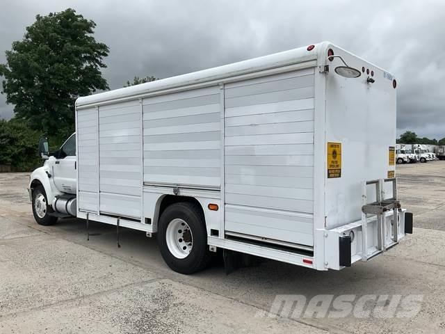 Ford F-750 Tovornjaki za prevoz pijač