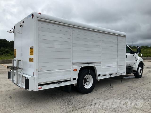 Ford F-750 Tovornjaki za prevoz pijač
