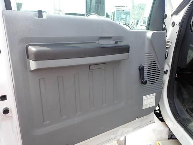 Ford F-750 Tovornjaki za prevoz pijač