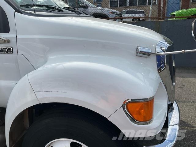 Ford F-750 Tovornjaki za prevoz pijač