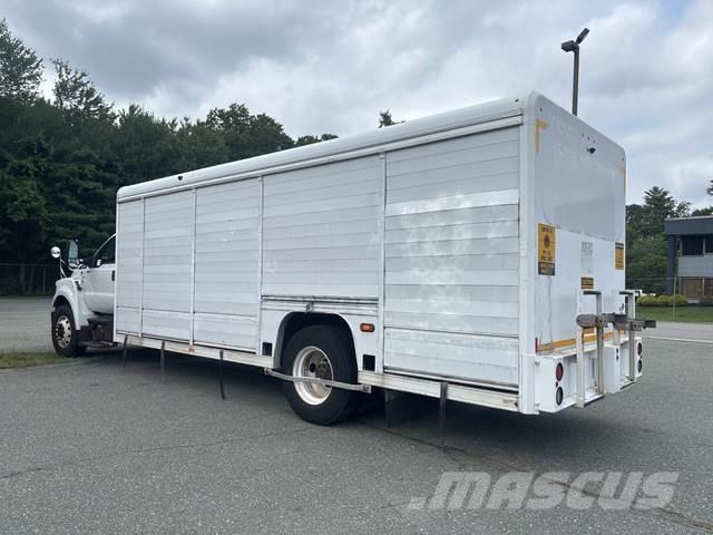 Ford F-750 Tovornjaki za prevoz pijač
