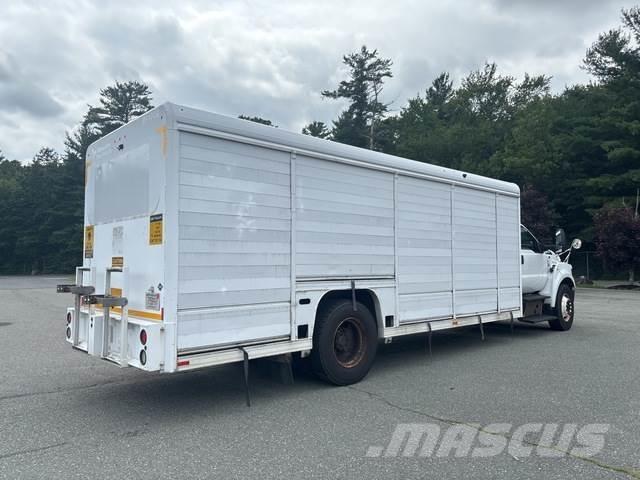 Ford F-750 Tovornjaki za prevoz pijač