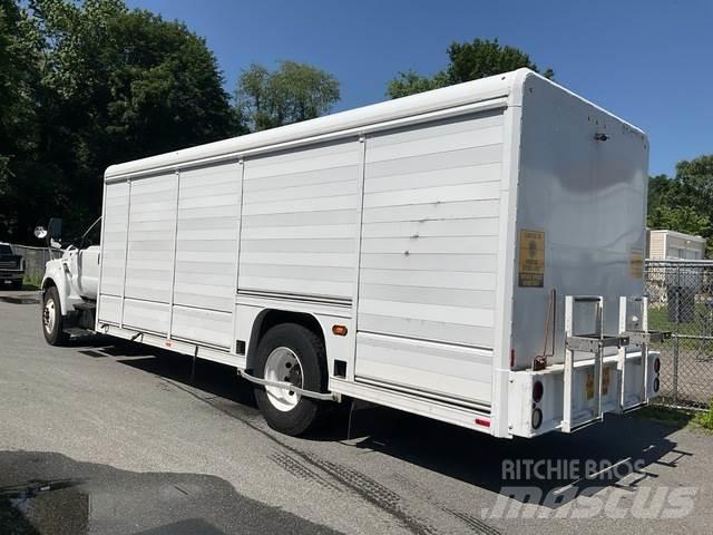 Ford F-750 Tovornjaki za prevoz pijač