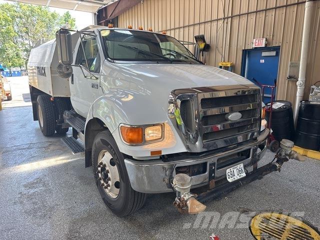 Ford F-750 Tovornjaki za vodo