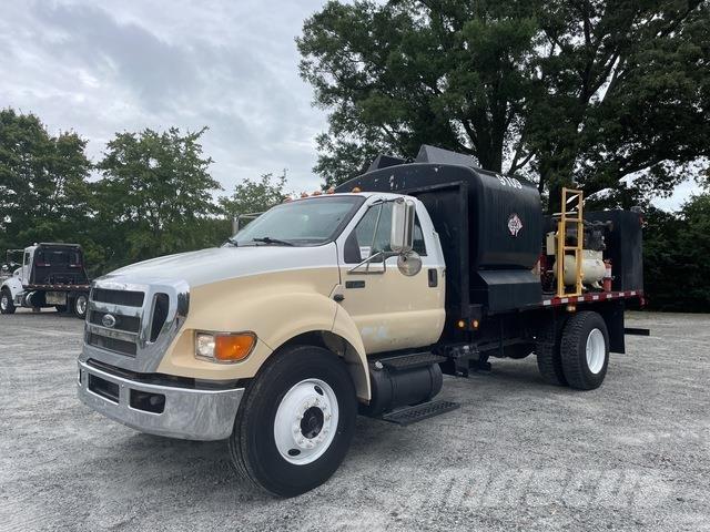 Ford F-750 Tovornjaki cisterne