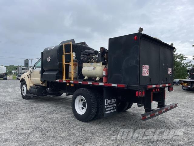 Ford F-750 Tovornjaki cisterne