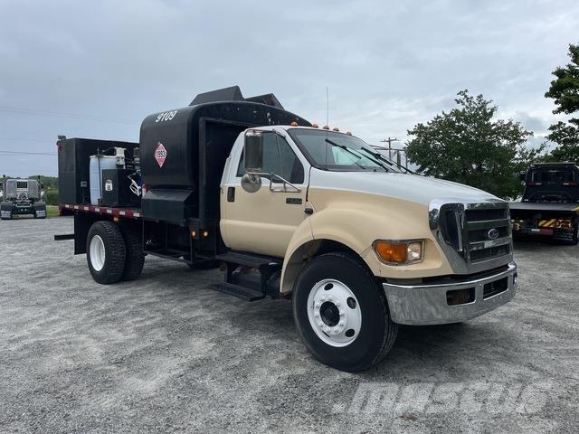 Ford F-750 Tovornjaki cisterne