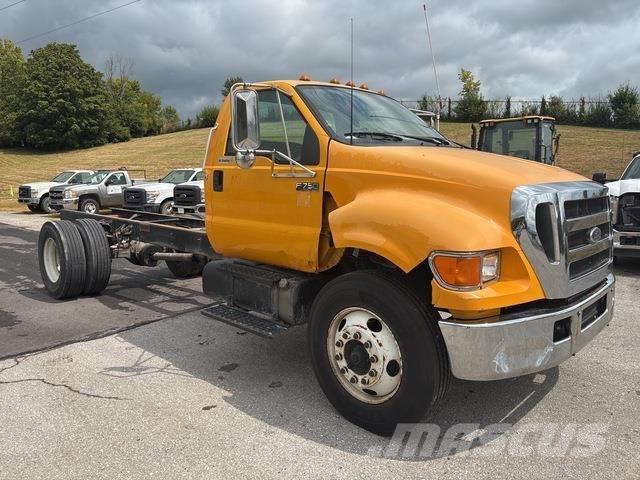 Ford F-750 Kabine in notranjost