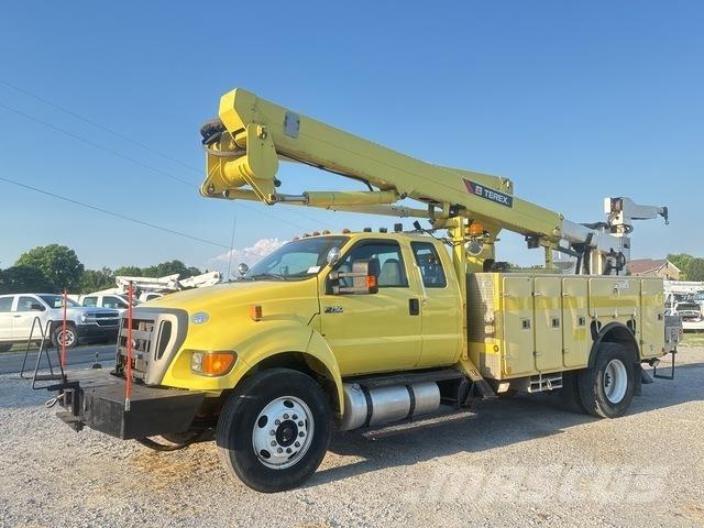 Ford F-750 Avtokošare