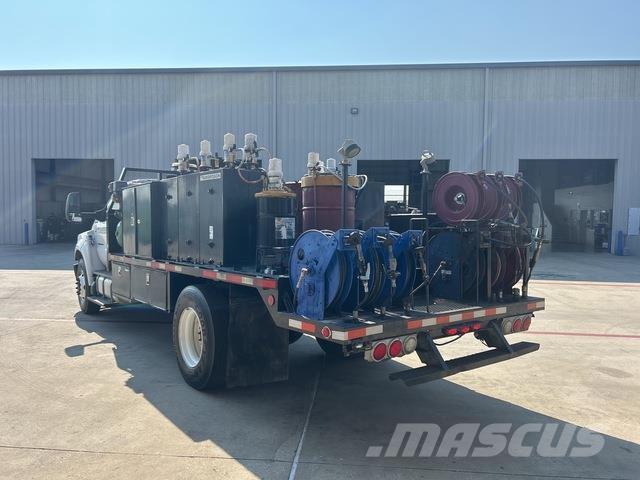 Ford F-750 Tovornjaki cisterne