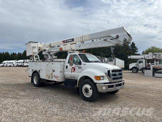 Ford F-750 Avtokošare