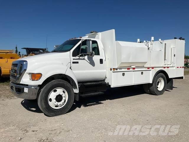 Ford F-750 Tovornjaki cisterne
