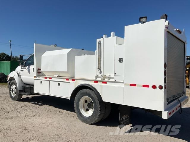 Ford F-750 Tovornjaki cisterne