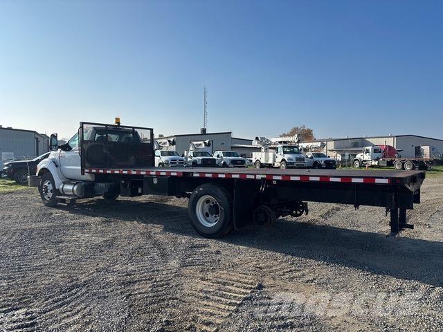 Ford F-750 Tovornjaki s kesonom/platojem