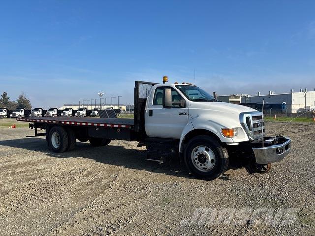 Ford F-750 Tovornjaki s kesonom/platojem