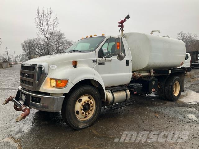 Ford F-750 Tovornjaki za vodo