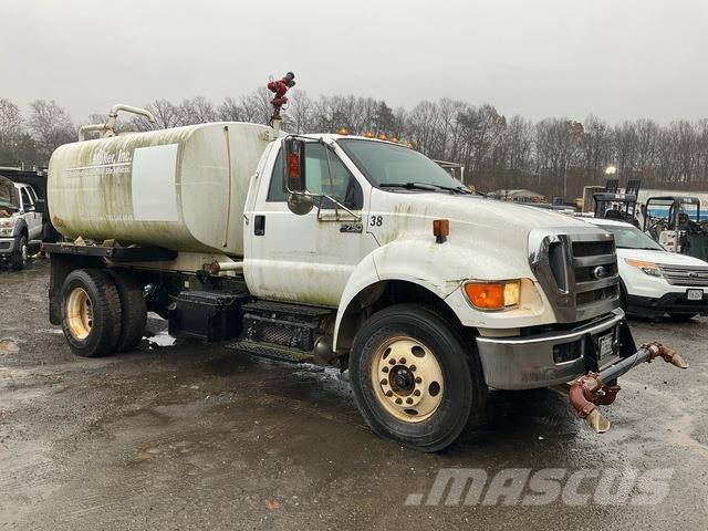 Ford F-750 Tovornjaki za vodo