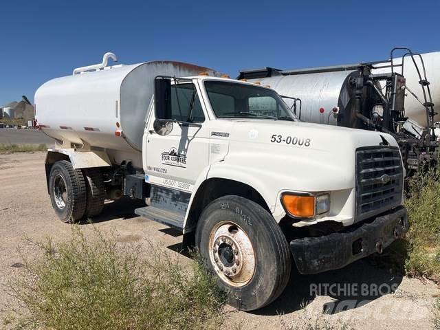 Ford F-800 Tovornjaki za vodo