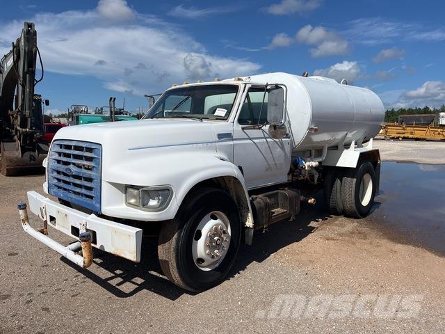 Ford F-800 Tovornjaki za vodo