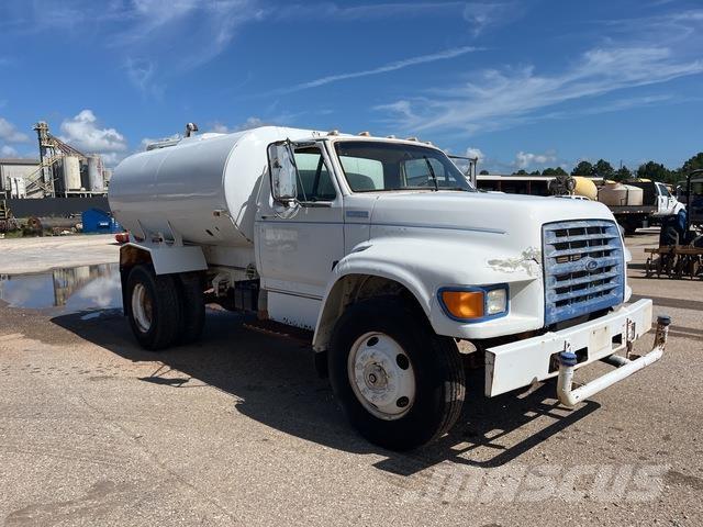 Ford F-800 Tovornjaki za vodo