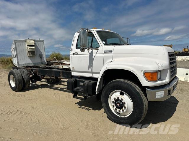 Ford F-800 Kabine in notranjost