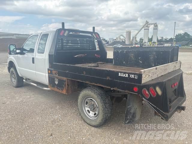 Ford F250 Tovornjaki s kesonom/platojem
