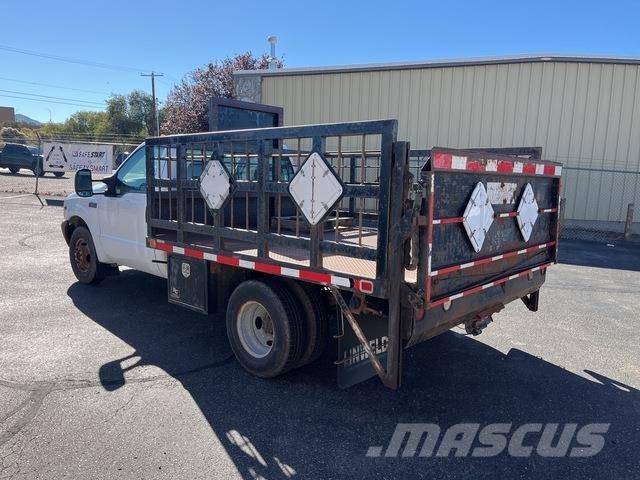 Ford F350 Tovornjaki s kesonom/platojem