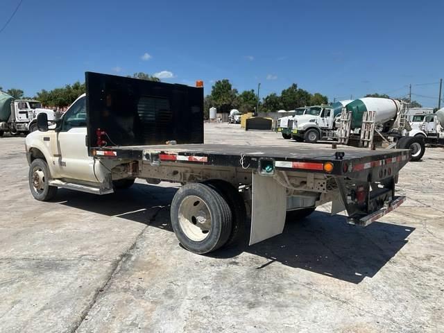 Ford F550 Tovornjaki s kesonom/platojem