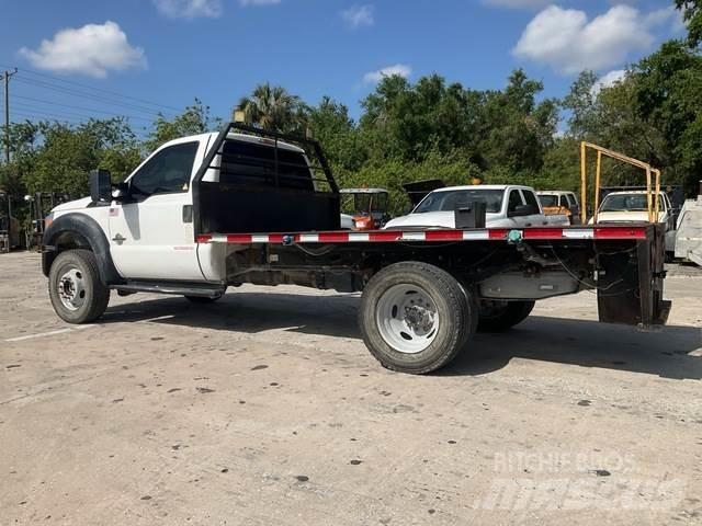 Ford F550 Tovornjaki s kesonom/platojem