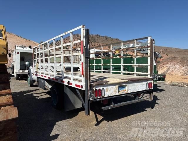 Ford F550 Tovornjaki s kesonom/platojem