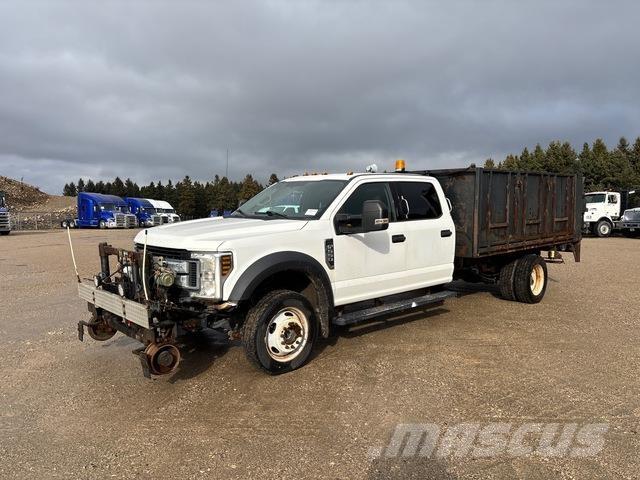 Ford F550 Tovornjaki s kesonom/platojem