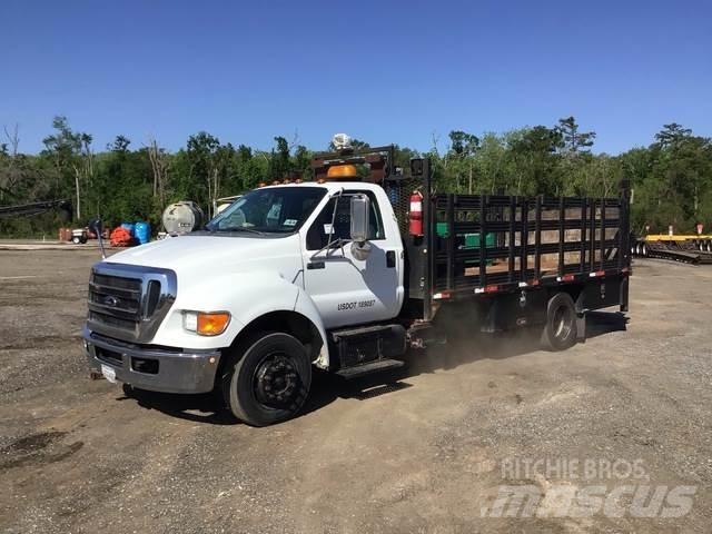 Ford F650 Tovornjaki s kesonom/platojem