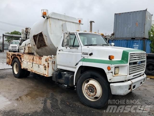 Ford F700 Gradbeništvo - drugo