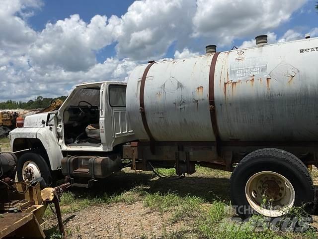 Ford F700 Tovornjaki cisterne