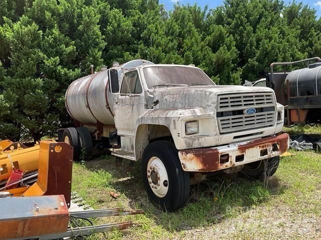 Ford F700 Tovornjaki cisterne