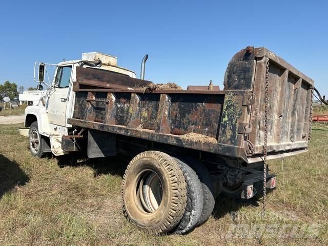 Ford F7000 Kiper tovornjaki