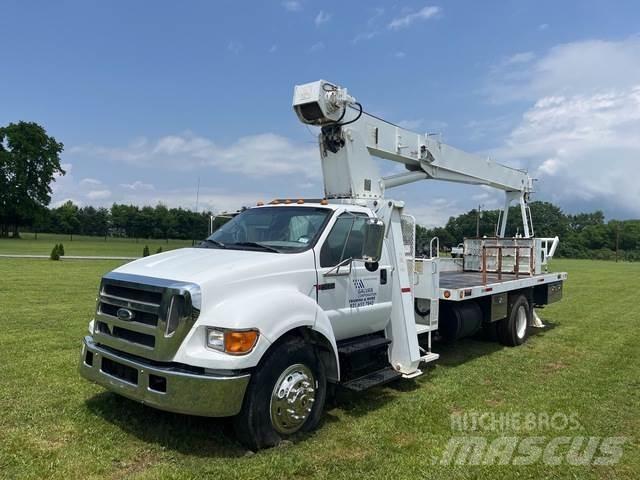 Ford F750 Tovornjaki s kesonom/platojem
