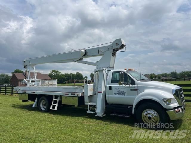 Ford F750 Tovornjaki s kesonom/platojem