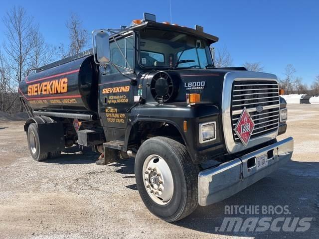 Ford L8000 Tovornjaki cisterne