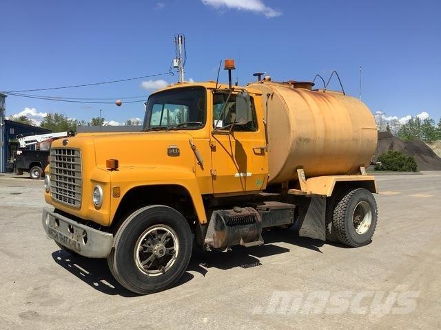 Ford L8000 Tovornjaki za vodo