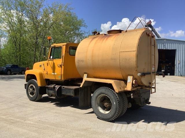 Ford L8000 Tovornjaki za vodo