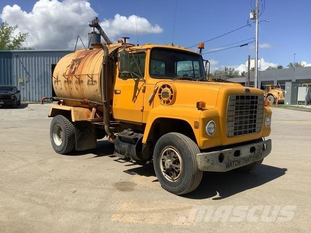 Ford L8000 Tovornjaki za vodo