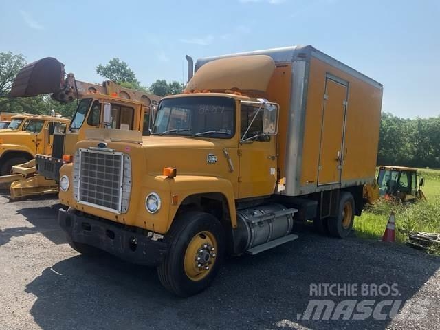 Ford L8000 Komunalna vozila