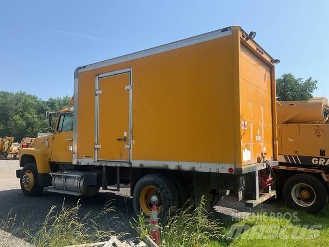 Ford L8000 Komunalna vozila