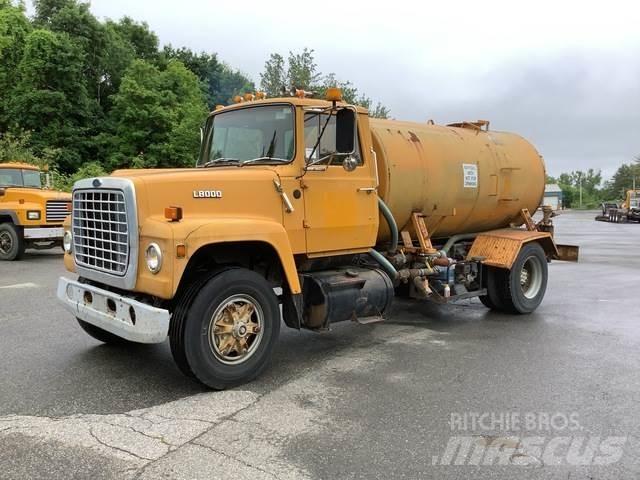 Ford L8000 Tovornjaki za vodo
