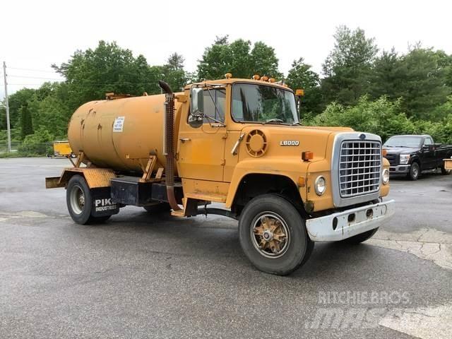 Ford L8000 Tovornjaki za vodo